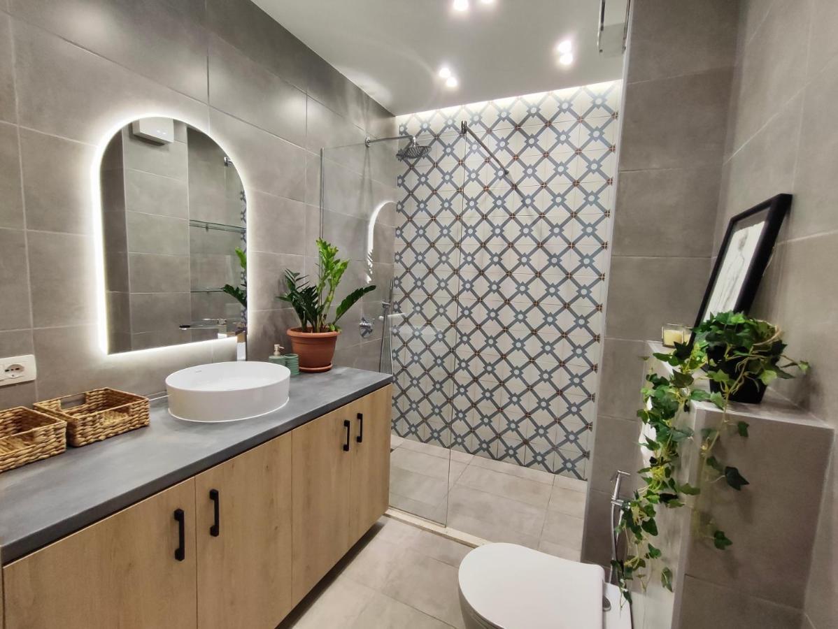 Modern Style 2Br-Apt - 10Min To Skanderbeg Square Apartment Тирана Екстериор снимка